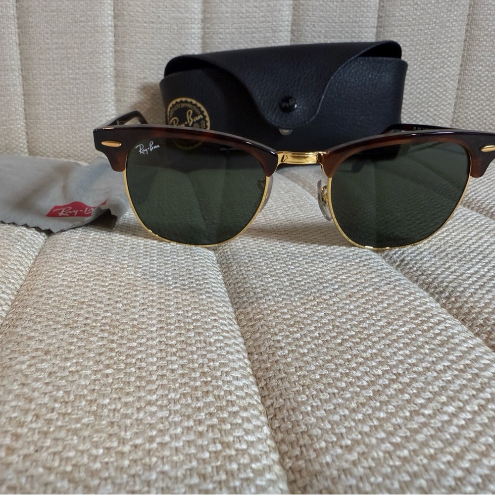 Ray-Ban RB3016 Clubmaster Unisex Sunglasses with Tortoise Frame and Polarized... - Picture 7 of 15